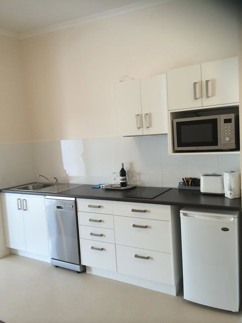 Abel Tasman Airport Motor Inn - Food Delivery Shop 33