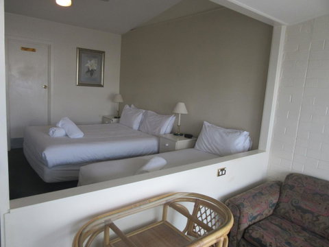 Abel Tasman Airport Motor Inn - Food Delivery Shop 28