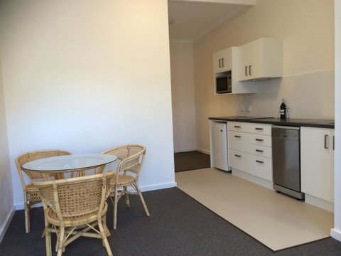 Abel Tasman Airport Motor Inn - Food Delivery Shop 34