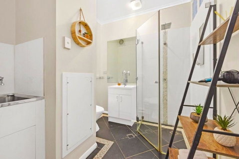 Launceston CBD Abode - Food Delivery Shop 5