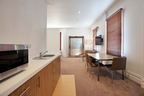 Ikon Hotel - Food Delivery Shop 24