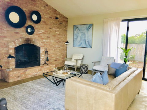 EMBRACING EVANDALE - Hosted By L'Abode Accommodation - Food Delivery Shop 5