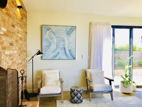 EMBRACING EVANDALE - Hosted By L'Abode Accommodation - Food Delivery Shop 9