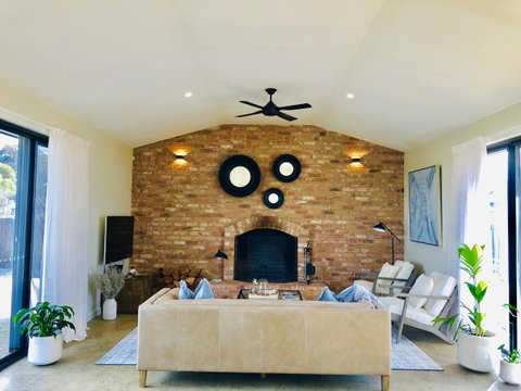 EMBRACING EVANDALE - Hosted By L'Abode Accommodation - Food Delivery Shop 0