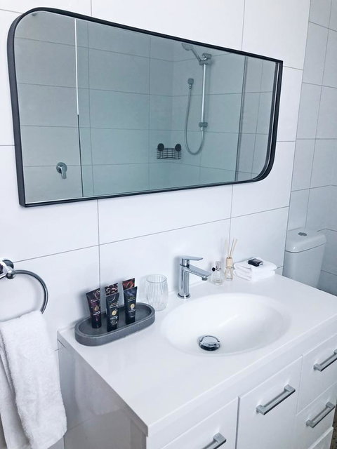 EMBRACING EVANDALE - Hosted By L'Abode Accommodation - Food Delivery Shop 22