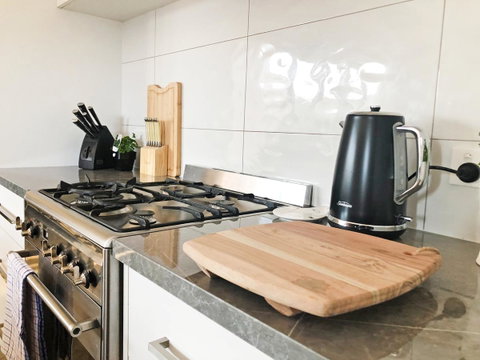 EMBRACING EVANDALE - Hosted By L'Abode Accommodation - Food Delivery Shop 20