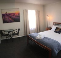 3ree- Spacious  Charming Apartment - Food Delivery Shop