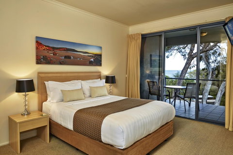 Lorne Surf Apartments - Food Delivery Shop 9