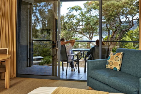 Lorne Surf Apartments - Food Delivery Shop 1
