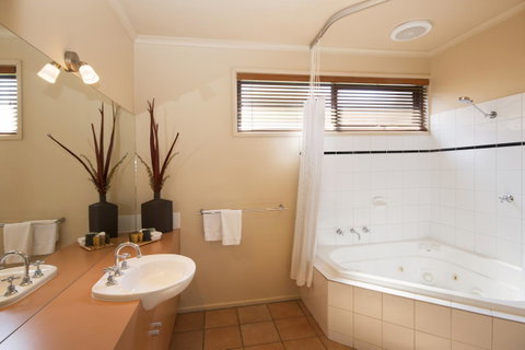 Lorne Surf Apartments - Food Delivery Shop 32