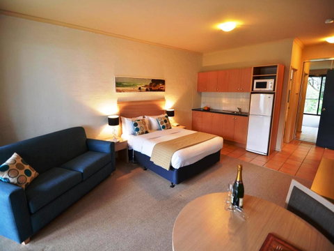 Lorne Surf Apartments - Food Delivery Shop 20