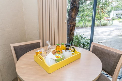 Lorne Surf Apartments - Food Delivery Shop 5