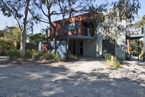 Lorne Surf Apartments - Food Delivery Shop 8
