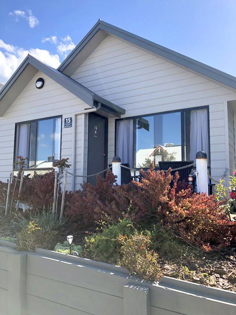 Apollo Bay Waterfront Motor Inn - Food Delivery Shop 23