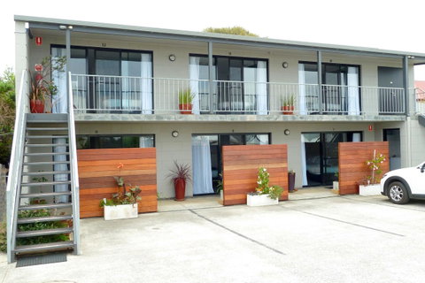 Apollo Bay Waterfront Motor Inn - Food Delivery Shop 9