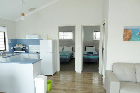 Apollo Bay Waterfront Motor Inn - Food Delivery Shop 5