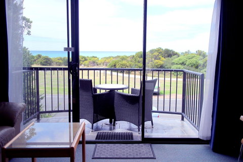 Apollo Bay Waterfront Motor Inn - Food Delivery Shop 27