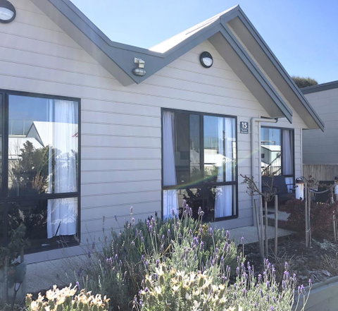 Apollo Bay Waterfront Motor Inn - Food Delivery Shop 25