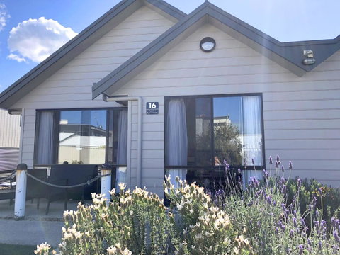 Apollo Bay Waterfront Motor Inn - Food Delivery Shop 20