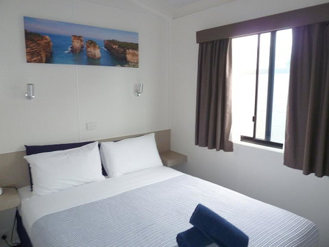 Apollo Bay Waterfront Motor Inn - Food Delivery Shop 13