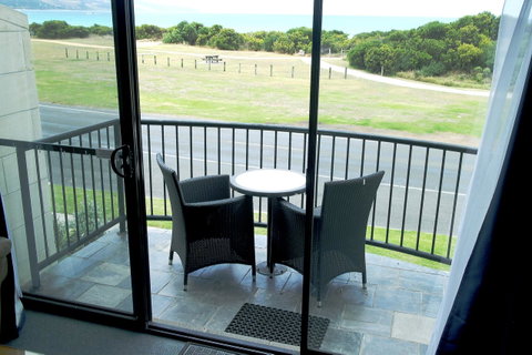 Apollo Bay Waterfront Motor Inn - Food Delivery Shop 28