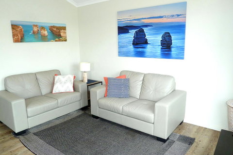 Apollo Bay Waterfront Motor Inn - Food Delivery Shop 3
