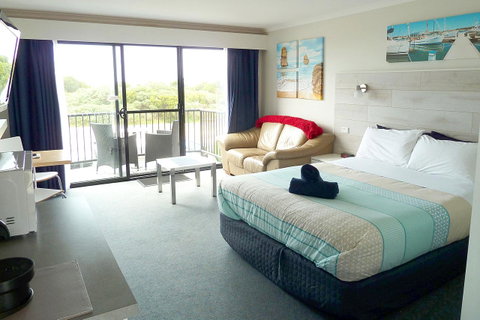 Apollo Bay Waterfront Motor Inn - Food Delivery Shop 2
