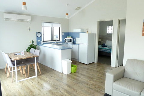 Apollo Bay Waterfront Motor Inn - Food Delivery Shop 4