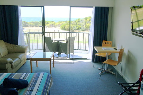 Apollo Bay Waterfront Motor Inn - Food Delivery Shop 29