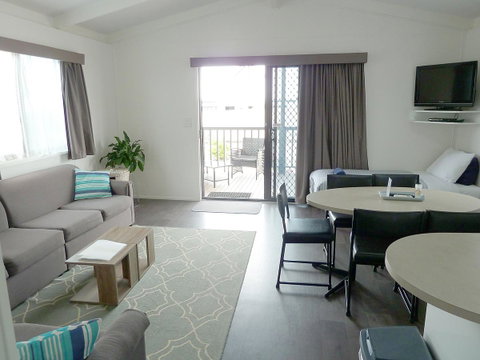 Apollo Bay Waterfront Motor Inn - Food Delivery Shop 14