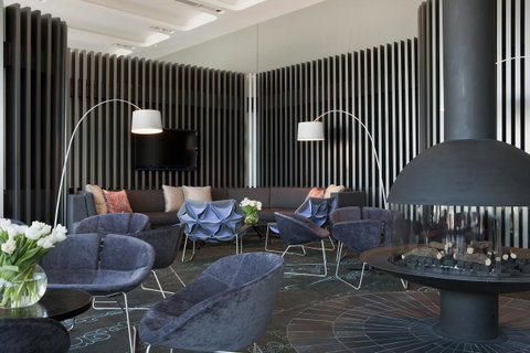Crown Metropol Melbourne - Food Delivery Shop 9