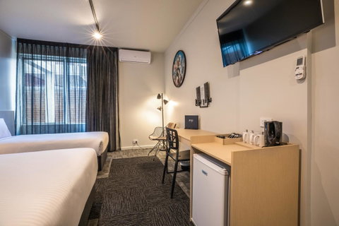 Nightcap At Keysborough Hotel - Food Delivery Shop 24