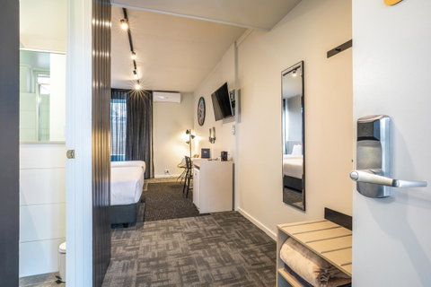 Nightcap At Keysborough Hotel - Food Delivery Shop 1