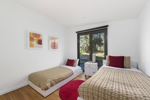 Apollo Bay Cottages - Food Delivery Shop 15
