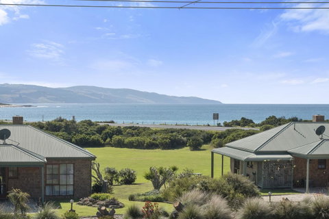Apollo Bay Cottages - Food Delivery Shop 1