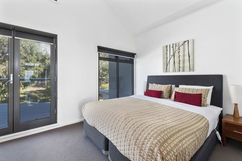 Apollo Bay Cottages - Food Delivery Shop 9
