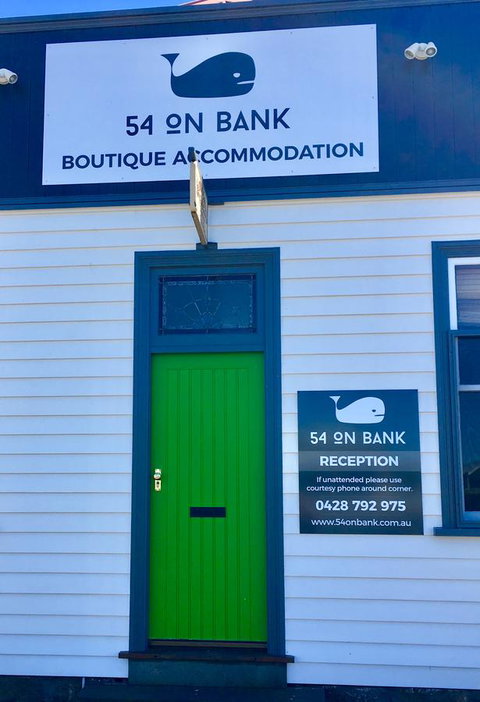 54 On Bank - Food Delivery Shop 1