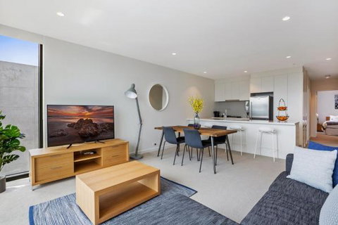 Experience Platinum Hotel Apartments - Food Delivery Shop 3