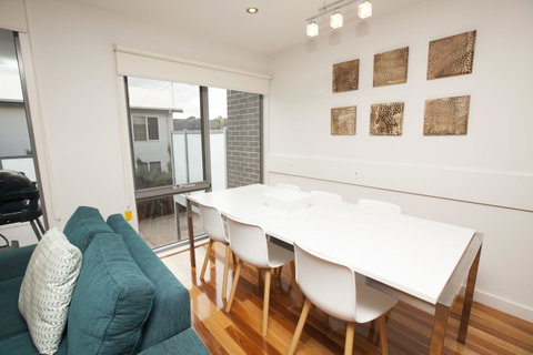 7 Falls Apartments - Food Delivery Shop 8