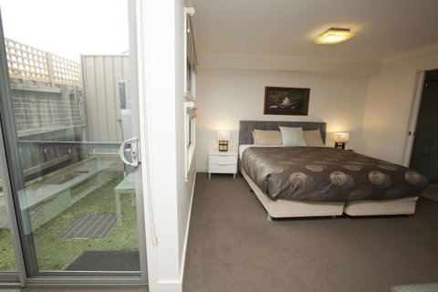 7 Falls Apartments - Food Delivery Shop 20