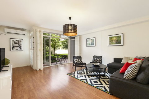 Melbourne Luxury Paradise - Food Delivery Shop 2