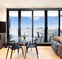 Artel Apartment Hotel Melbourne - Food Delivery Shop