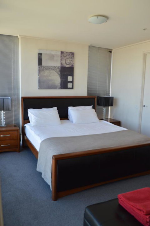3BR Apartment At Victoria Tower Southbank - Food Delivery Shop 7