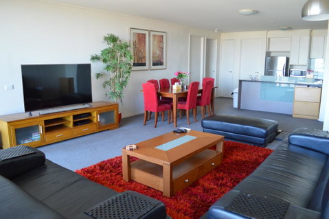 3BR Apartment At Victoria Tower Southbank - Food Delivery Shop 0