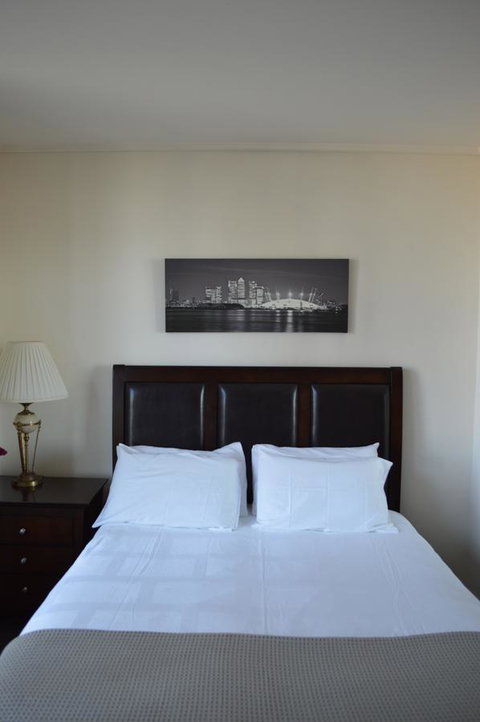3BR Apartment At Victoria Tower Southbank - Food Delivery Shop 12
