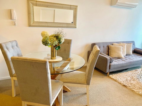 Luxury Apartments With View - Food Delivery Shop 13