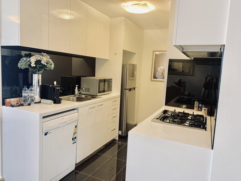 Luxury Apartments With View - Food Delivery Shop 25