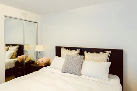 Luxury Apartments With View - Food Delivery Shop 23