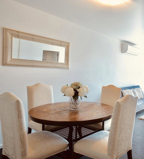Luxury Apartments With View - Food Delivery Shop 15