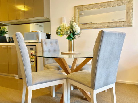 Luxury Apartments With View - Food Delivery Shop 4